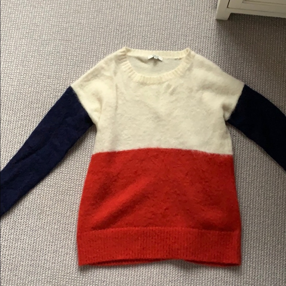 Madewell sweater:) 🤎